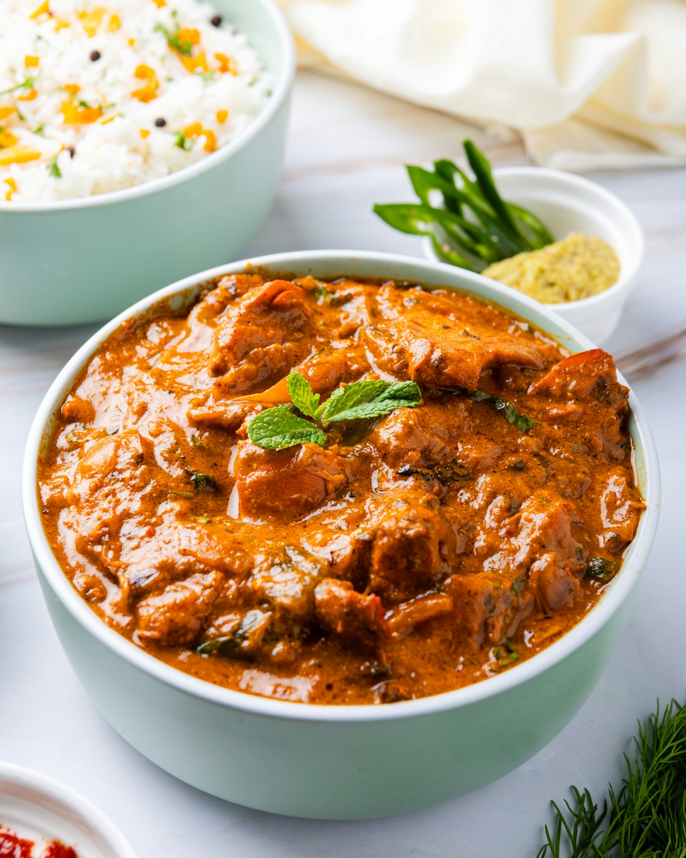 A bowl of beef nihari with naan