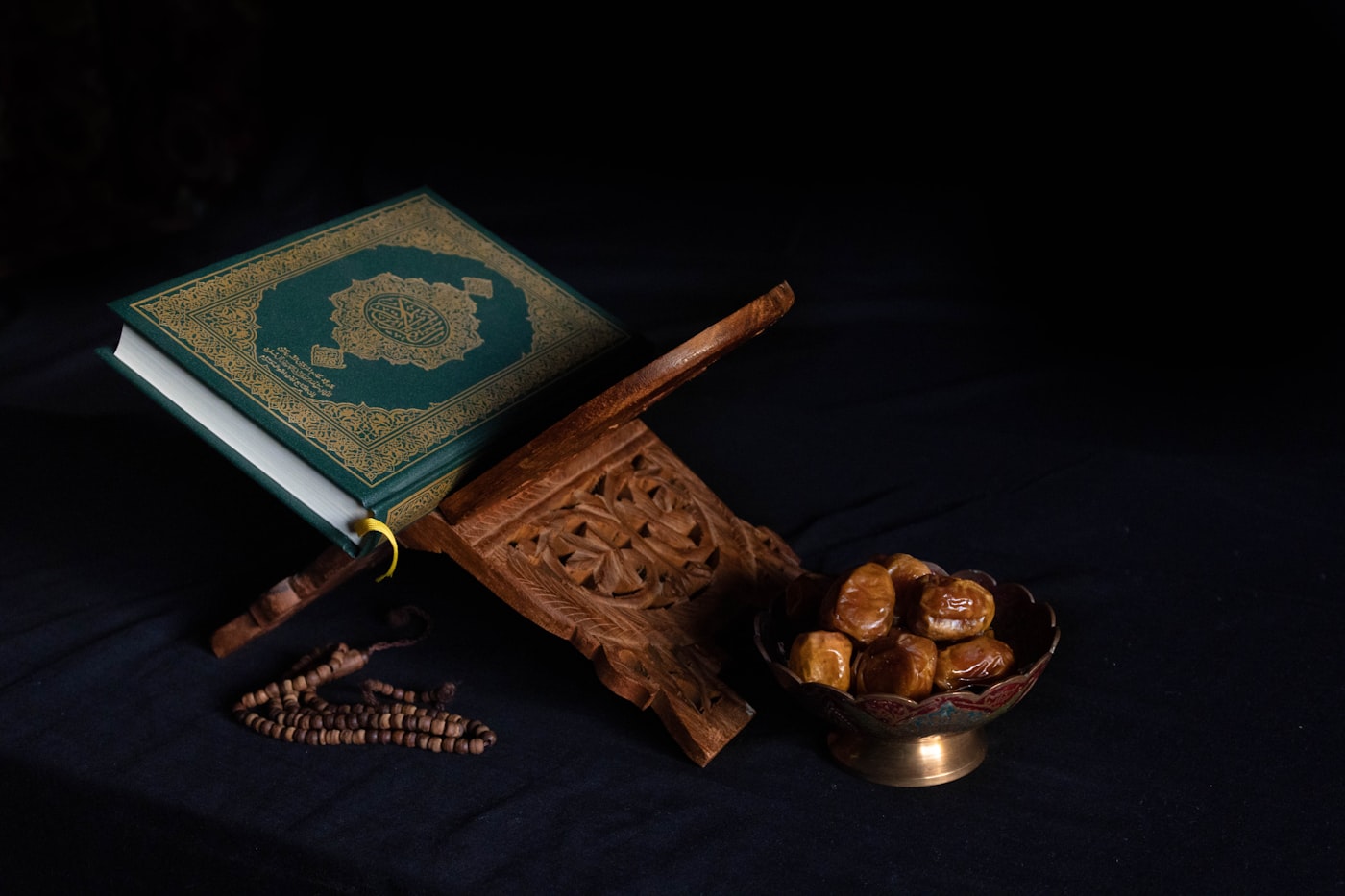 Dates and the Quran — Ramadan iftar context
